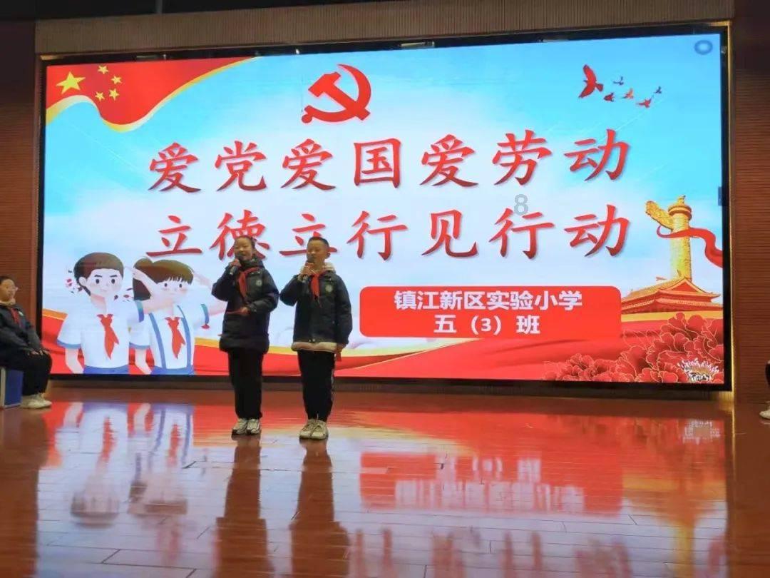 春运首日,多位粗心旅客将年货和现金落在车上