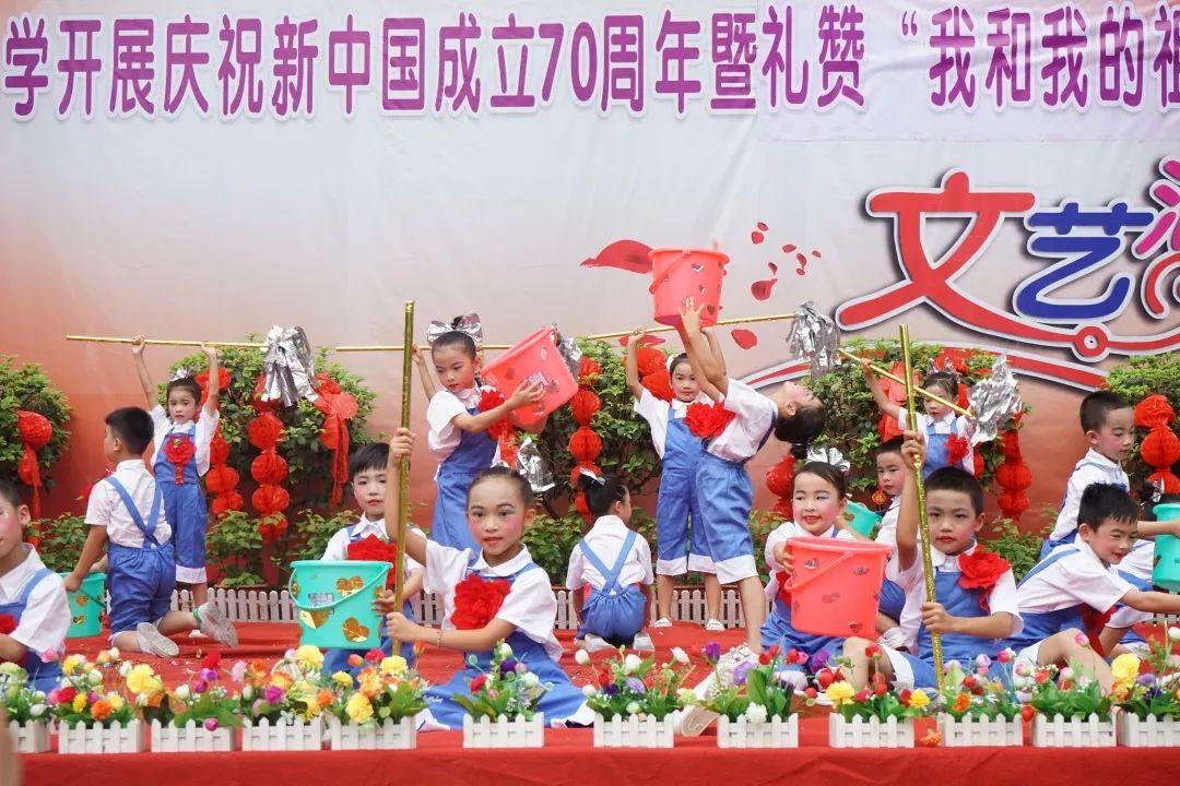 世体：巴萨一线队周一在莱万家中聚餐，教练组没有参加